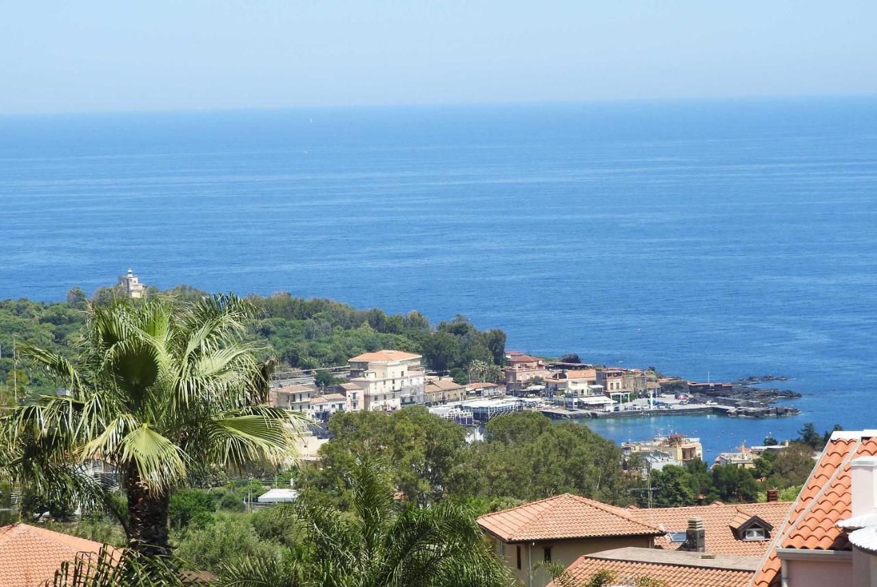 Mansarda Sul Mare Dei Ciclopi Aci Trezza Exterior foto